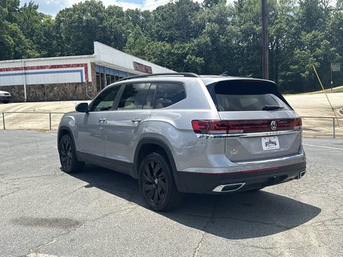 Used 2025 Volkswagen Atlas SE w/ Panoramic Sunroof Package FWD image 5