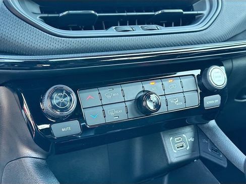 New 2026 Jeep Compass Latitude image 10