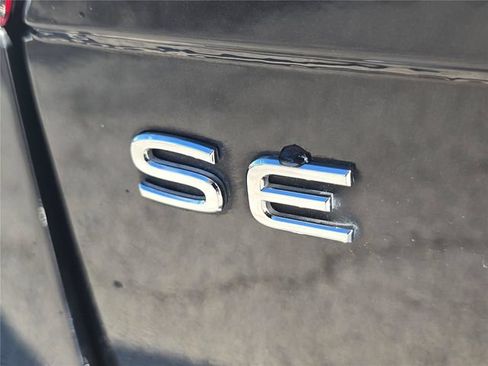 Used 2024 Volkswagen Tiguan SE FWD image 4