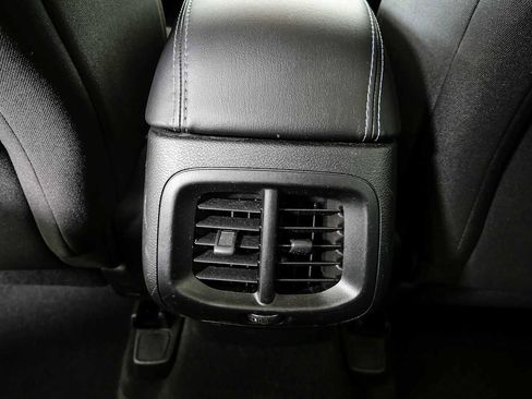 Used 2019 Jeep Cherokee Latitude w/ Popular Appearance Group FWD image 18