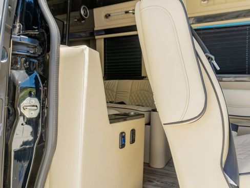 Used 2022 Mercedes-Benz Sprinter 2500 image 53