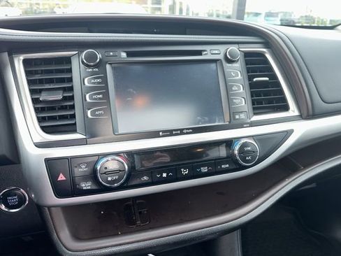 Used 2017 Toyota Highlander XLE image 15