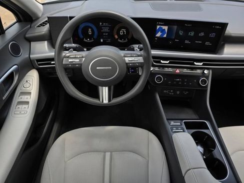 Used 2025 Hyundai Sonata SEL FWD image 12