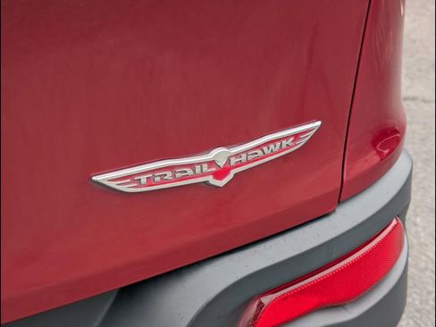 Used 2017 Jeep Cherokee Trailhawk image 20