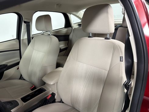Used 2015 Ford Focus SE w/ SE Cold Weather Package FWD image 13