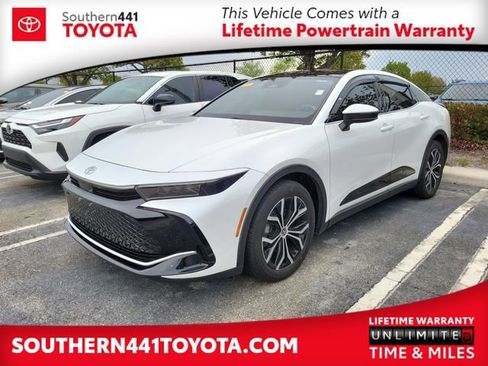 Used 2023 Toyota Crown Limited image 1