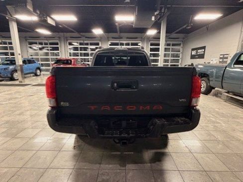 Used 2016 Toyota Tacoma SR5 image 5