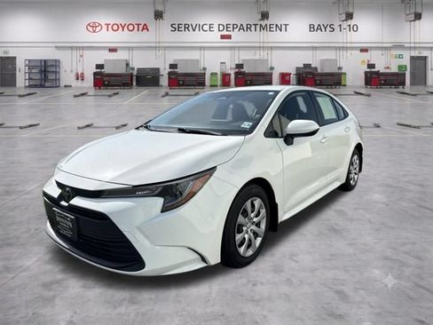 Used 2023 Toyota Corolla LE w/ Carpet Mat Package (TMS) FWD image 4