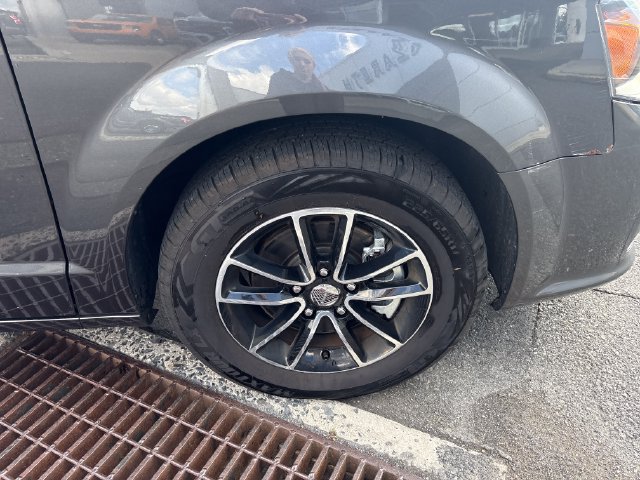 Used 2018 Dodge Grand Caravan GT w/ Safety Sphere Group FWD image 9