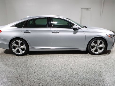 Used 2019 Honda Accord Touring image 6