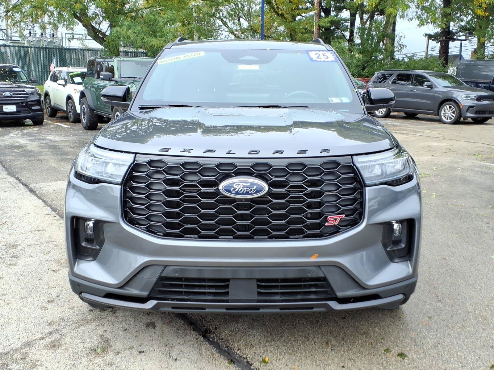 Certified 2025 Ford Explorer ST AWD/4WD image 9
