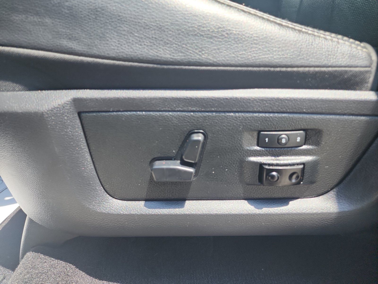 Used 2018 RAM 2500 Laramie w/ Sport Appearance Group AWD/4WD image 13