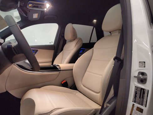 Used 2026 Mercedes-Benz GLC 300 image 5