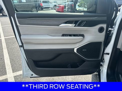 Used 2024 Jeep Wagoneer L Series II w/ Flexible Seating Group RWD image 10
