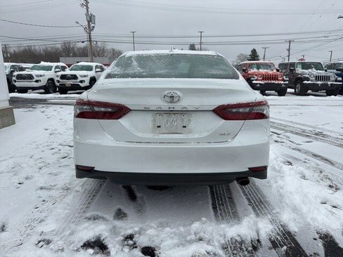 Used 2022 Toyota Camry XLE image 4
