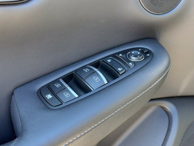 Used 2025 INFINITI QX50 Luxe AWD/4WD image 16