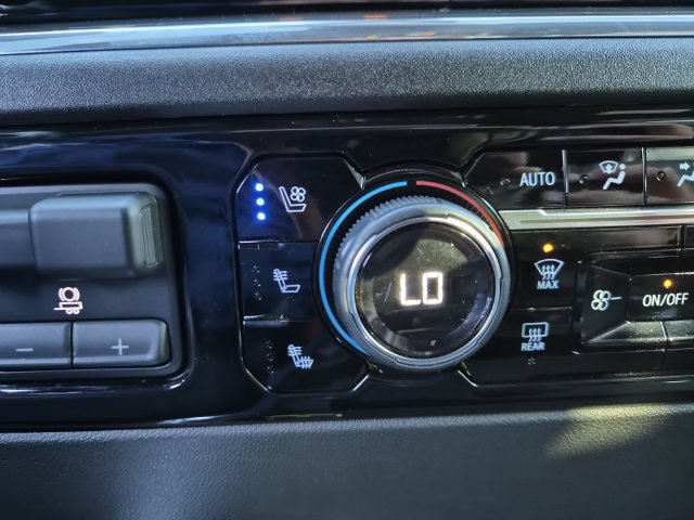 Used 2024 Chevrolet Silverado 3500 High Country AWD/4WD image 19