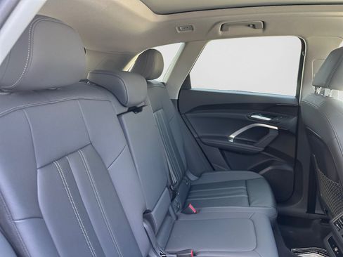 Used 2025 Audi Q5 Premium w/ Convenience Package AWD/4WD image 17