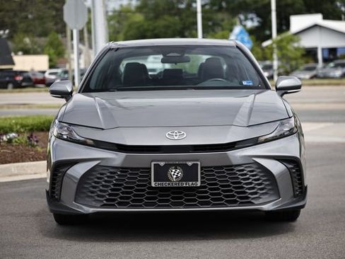 Used 2025 Toyota Camry SE FWD image 14
