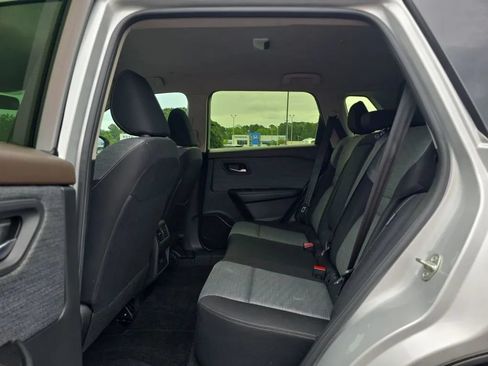 Used 2023 Nissan Rogue SV AWD/4WD image 34