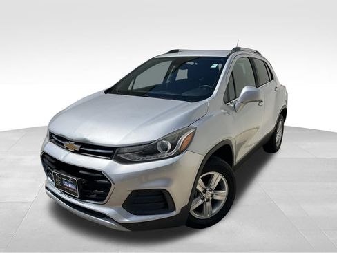 Used 2017 Chevrolet Trax LT w/ Driver Confidence Package AWD/4WD image 1