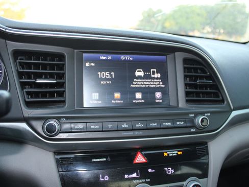 Used 2020 Hyundai Elantra SEL image 11