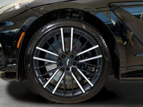 Used 2025 Aston Martin DBX 707 image 8