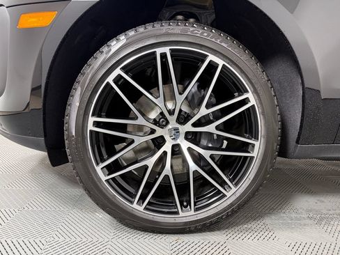 Certified 2026 Porsche Macan AWD/4WD image 12