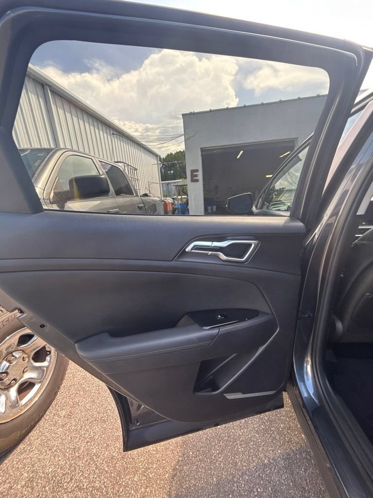Used 2023 Kia Sportage EX FWD image 16