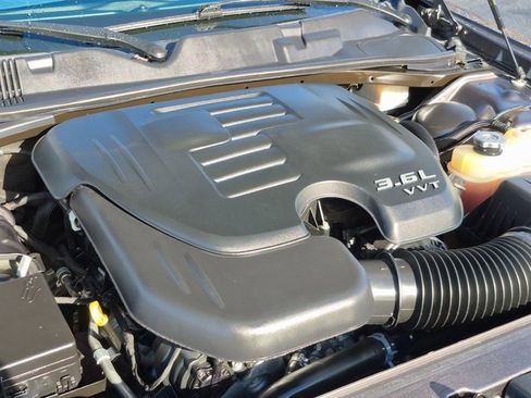 Used 2022 Dodge Challenger SXT w/ Driver Convenience Group image 18