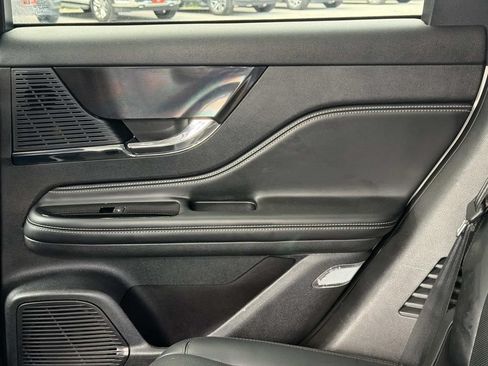 Used 2022 Lincoln Corsair AWD w/ Premium Package image 15