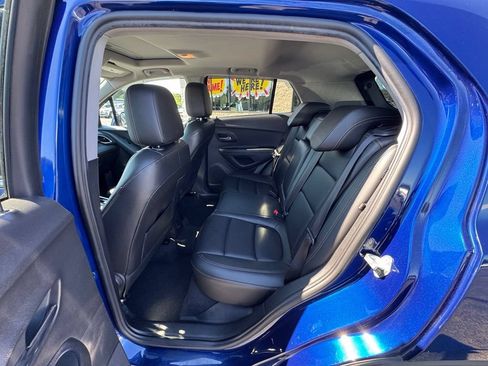 Used 2017 Chevrolet Trax Premier w/ Driver Confidence II Package AWD/4WD image 9