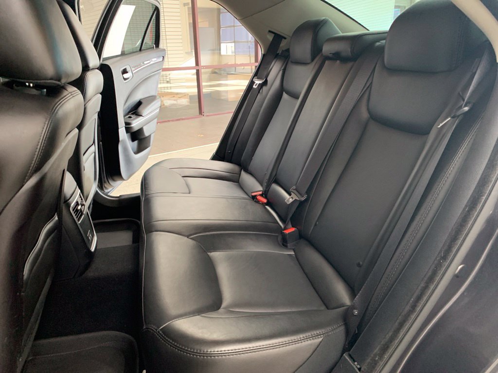 Used 2019 Chrysler 300 Touring w/ Quick Order Package 2EF RWD image 12