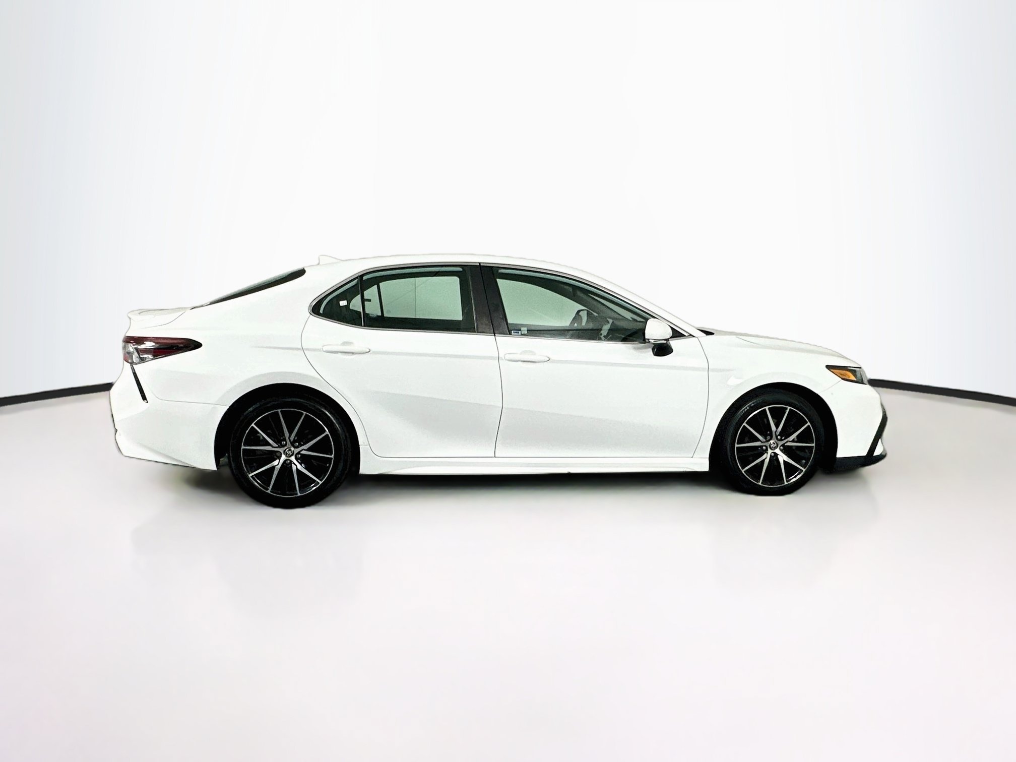 Used 2022 Toyota Camry SE FWD image 10