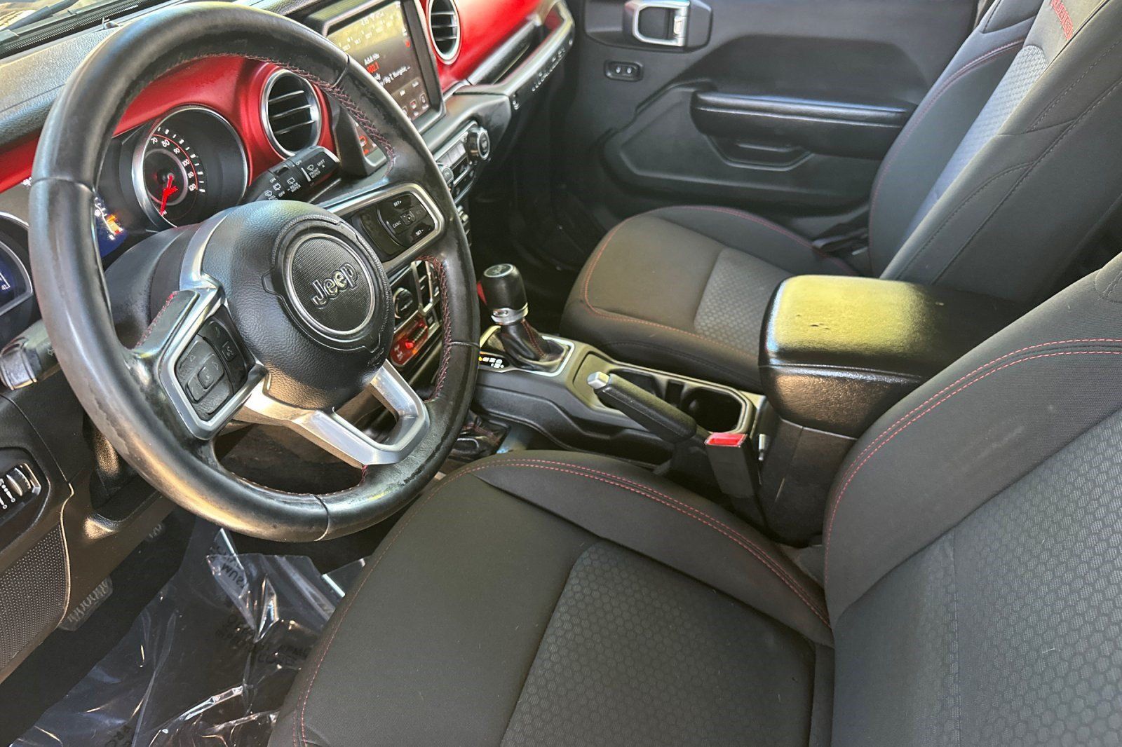 Used 2018 Jeep Wrangler Unlimited Rubicon AWD/4WD image 4