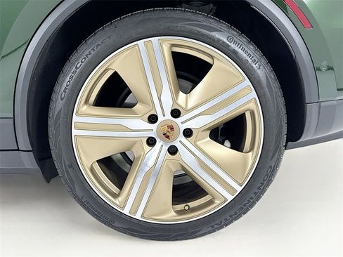 Used 2025 Porsche Macan Electric image 32