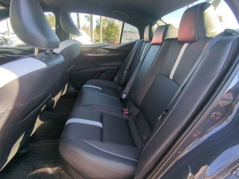 Used 2025 Toyota Camry SE image 14