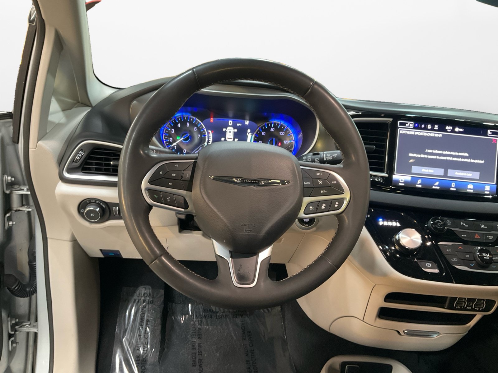 Used 2024 Chrysler Pacifica Touring-L FWD image 14