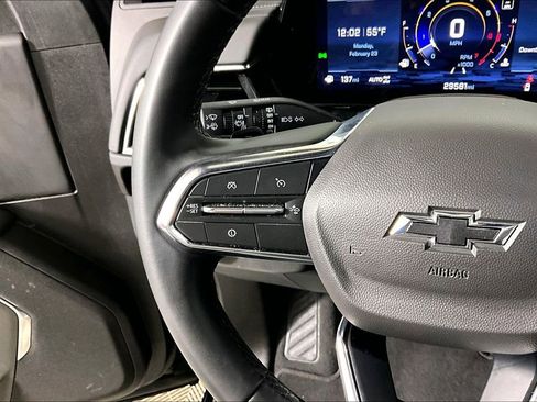 Used 2025 Chevrolet Suburban Z71 image 14