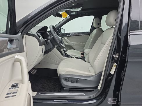 Used 2024 Volkswagen Tiguan SE R-Line AWD/4WD image 10