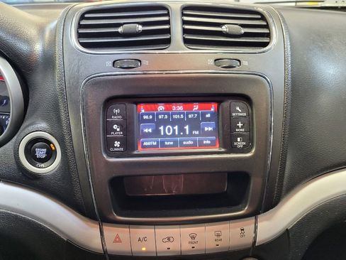 Used 2020 Dodge Journey SE image 25