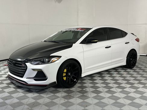 Used 2017 Hyundai Elantra Sport FWD image 4