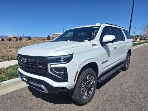 Used 2025 Chevrolet Suburban Z71 image 1