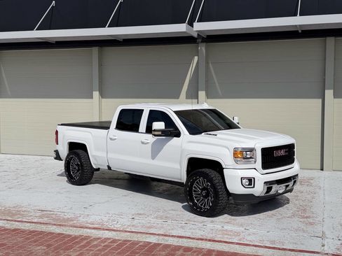 Used 2016 GMC Sierra 2500 Denali w/ Duramax Plus Package AWD/4WD image 9