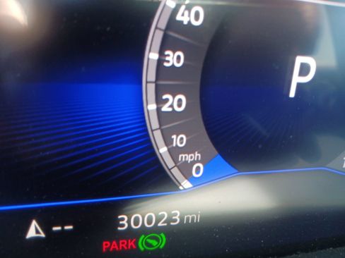 Used 2023 Volkswagen Taos SE w/ Panoramic Sunroof Package FWD image 6