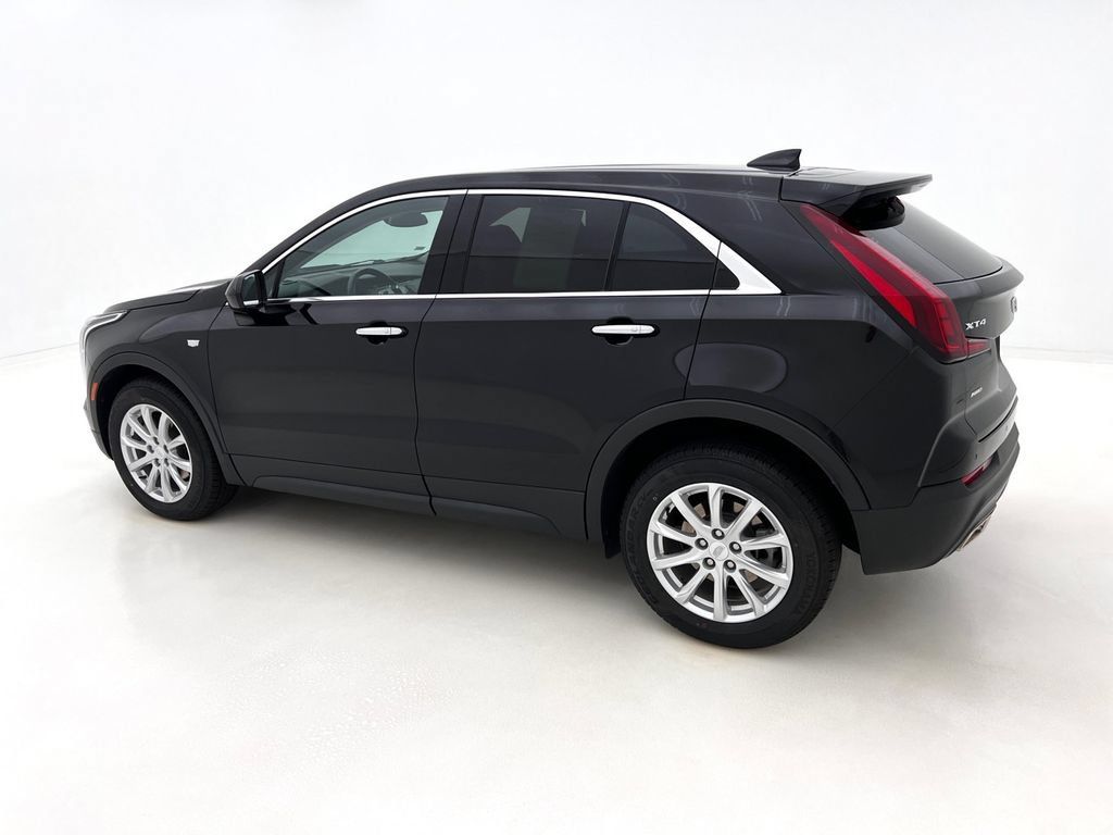 Used 2021 Cadillac XT4 Luxury w/ Cold Weather Package AWD/4WD image 10