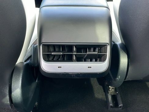 Used 2022 Tesla Model 3 Standard Range image 11