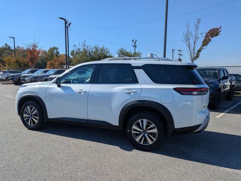 New 2025 Nissan Pathfinder SL image 6