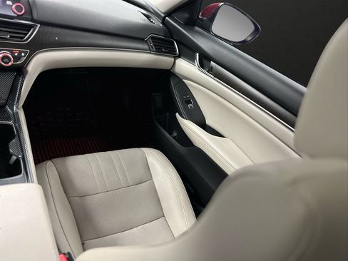 Used 2018 Honda Accord Touring image 13