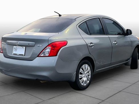 Used 2012 Nissan Versa SV FWD image 12